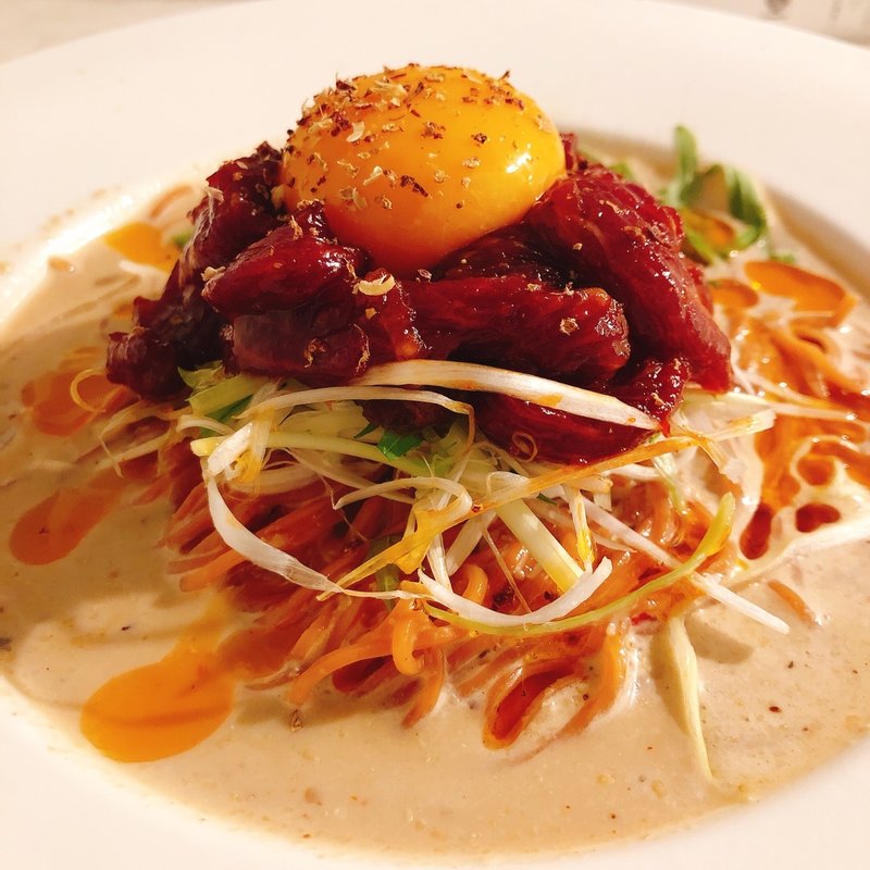 冷やし豆乳坦々麺〜馬肉ユッケのせ(オコメノカミサマ)