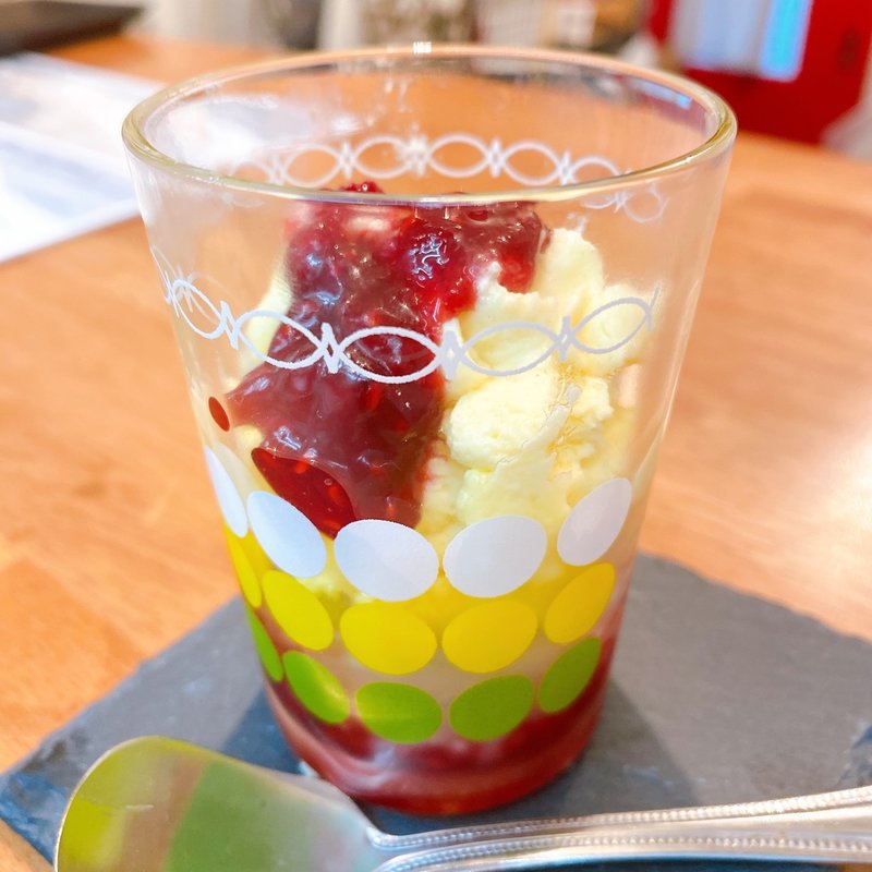 チェー・イスパハン(Banh Mi 83)