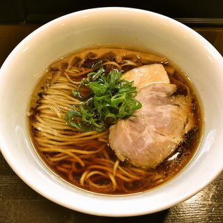 醤油らぁ麺(らぁ麺 すぎ本)