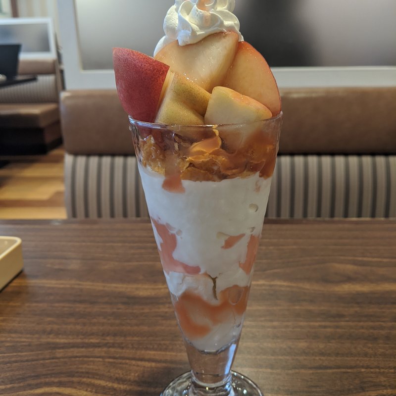 フレッシュ国産桃のパフェ(ジョナサン 新橋西口通り店 )