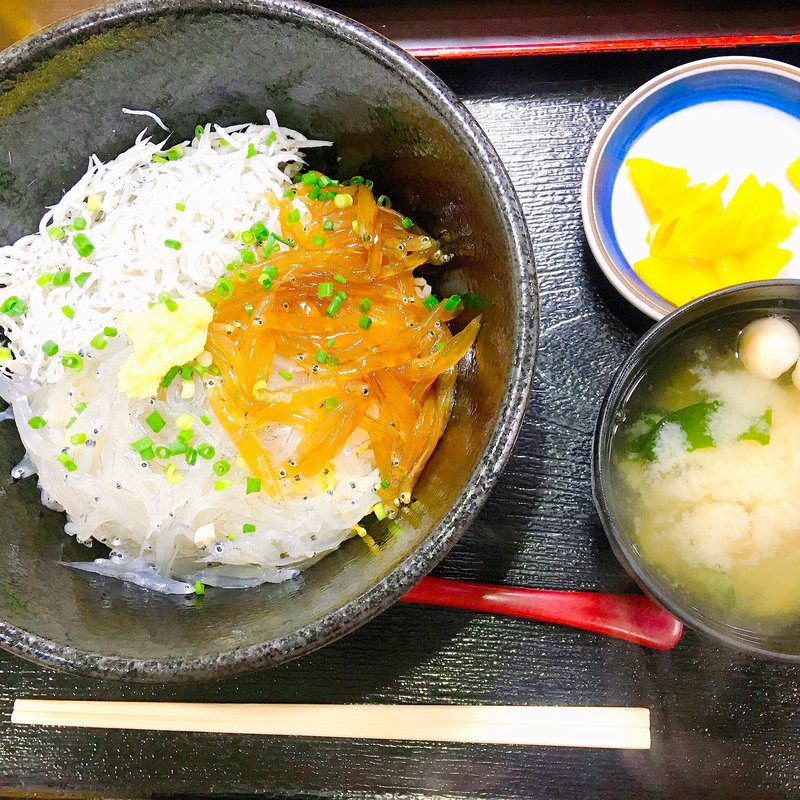 三色しらす丼(ハルミ食堂)