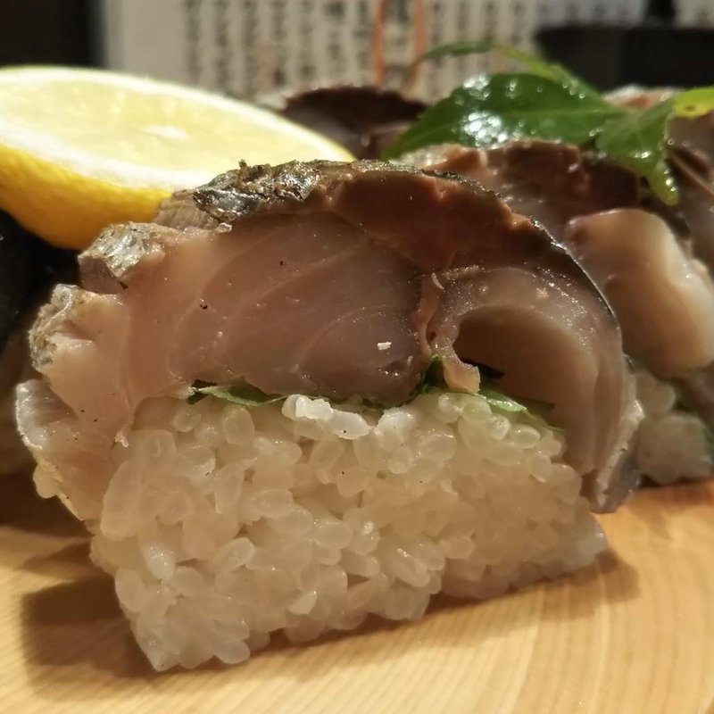 生鯖炙り寿司(高知漁師酒場 あらき)