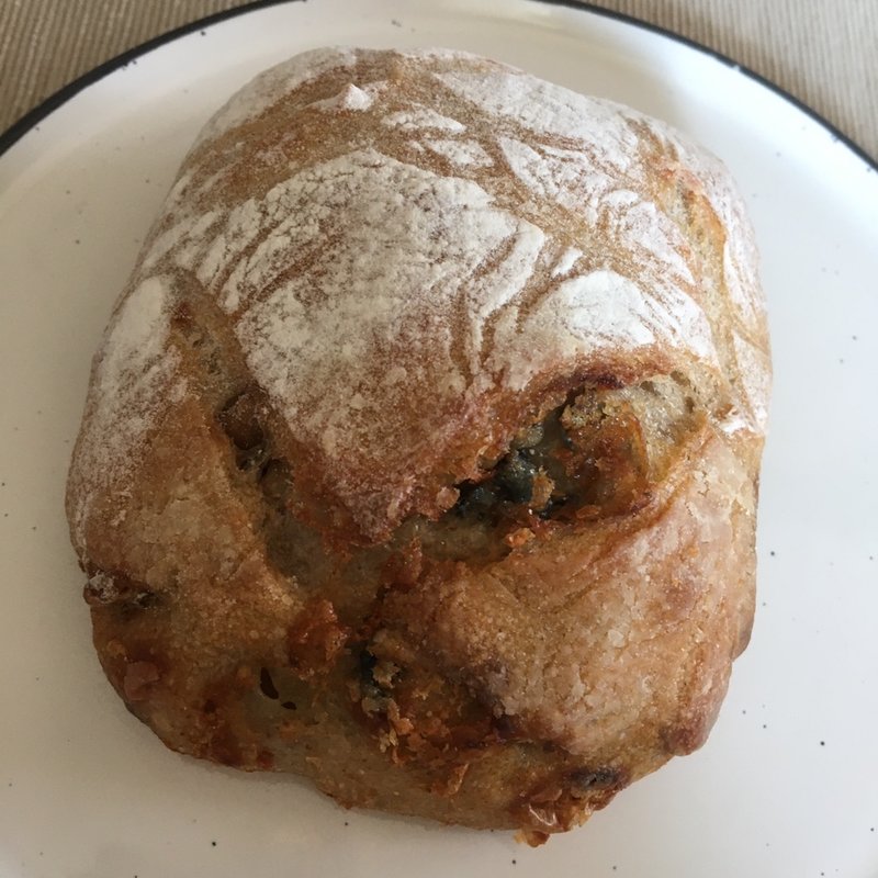 イタリア産ブルーチーズとクルミのパヴェ(ブーランジェリー デュデスタン)