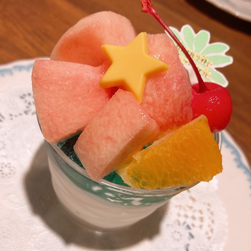 白桃とライチのサマーレアチーズカップ(ラ・プティ・メルスリー ルミネエスト新宿店)