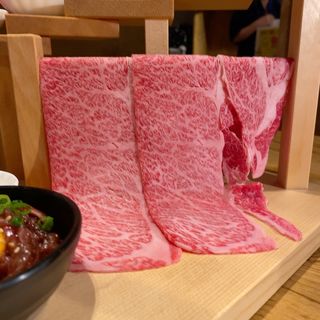 厳選和牛カーテンロース(大曽根焼肉 肉の夜市)