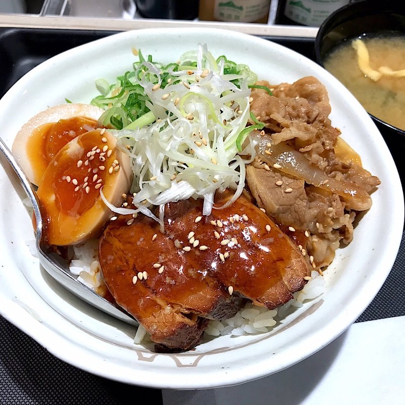 牛煮玉子豚角煮丼(松屋 大森店 )