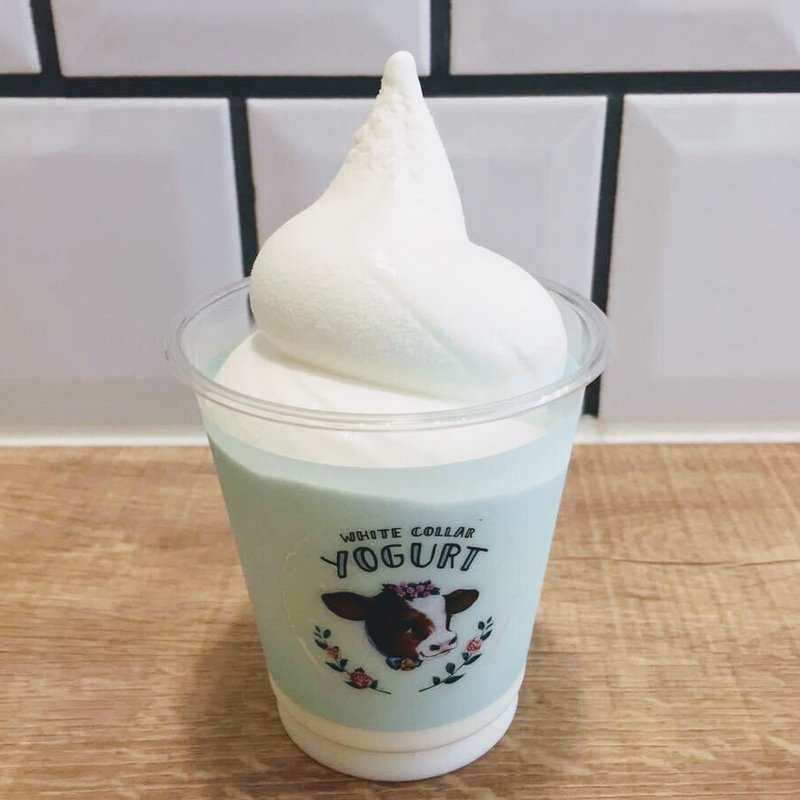 ヨーグルトソフトパフェ(ホワイトカラーヨーグルト)