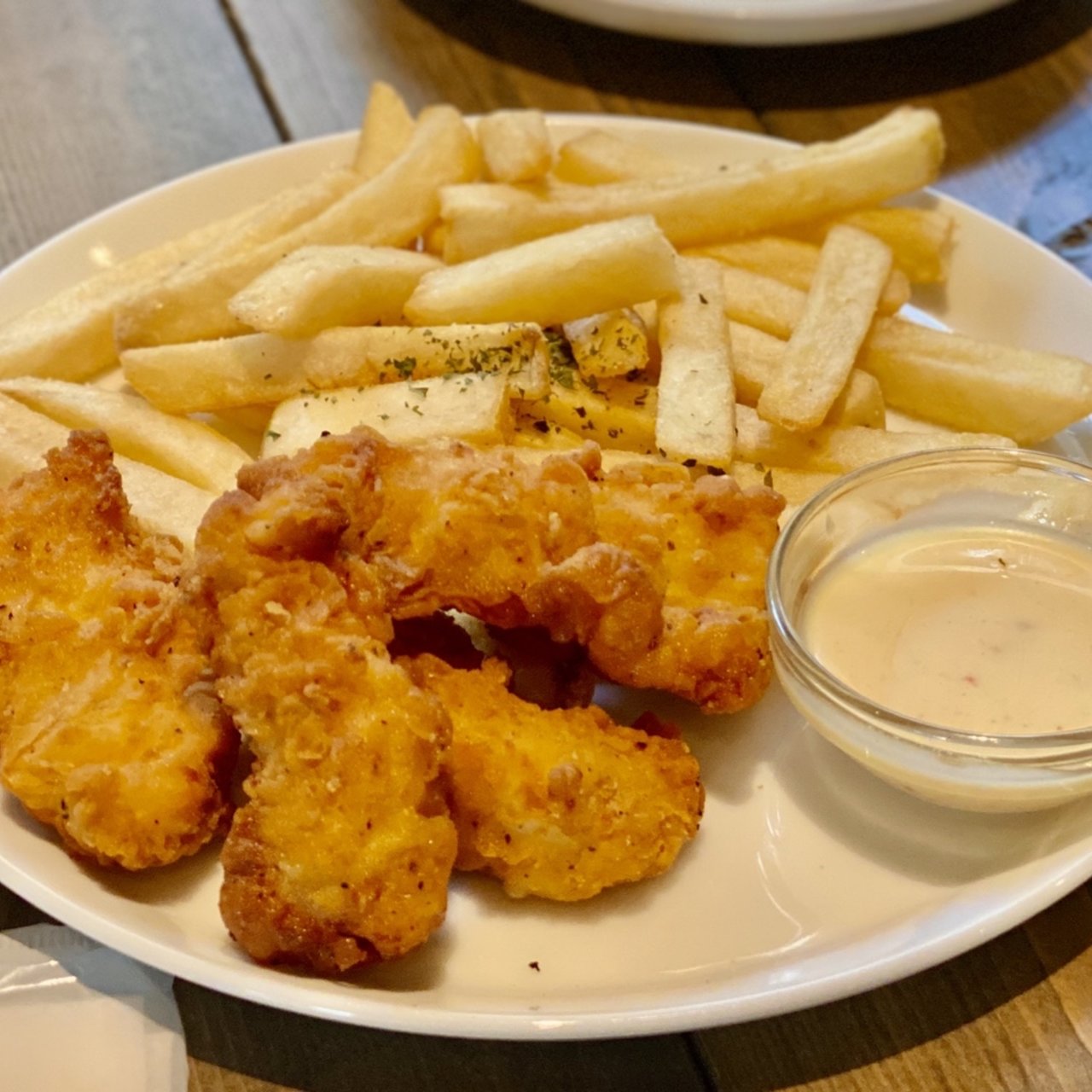 チキン&チップス(folk burgers&beers)の口コミ一覧 おいしい！が増えるグルメアプリ「SARAH」