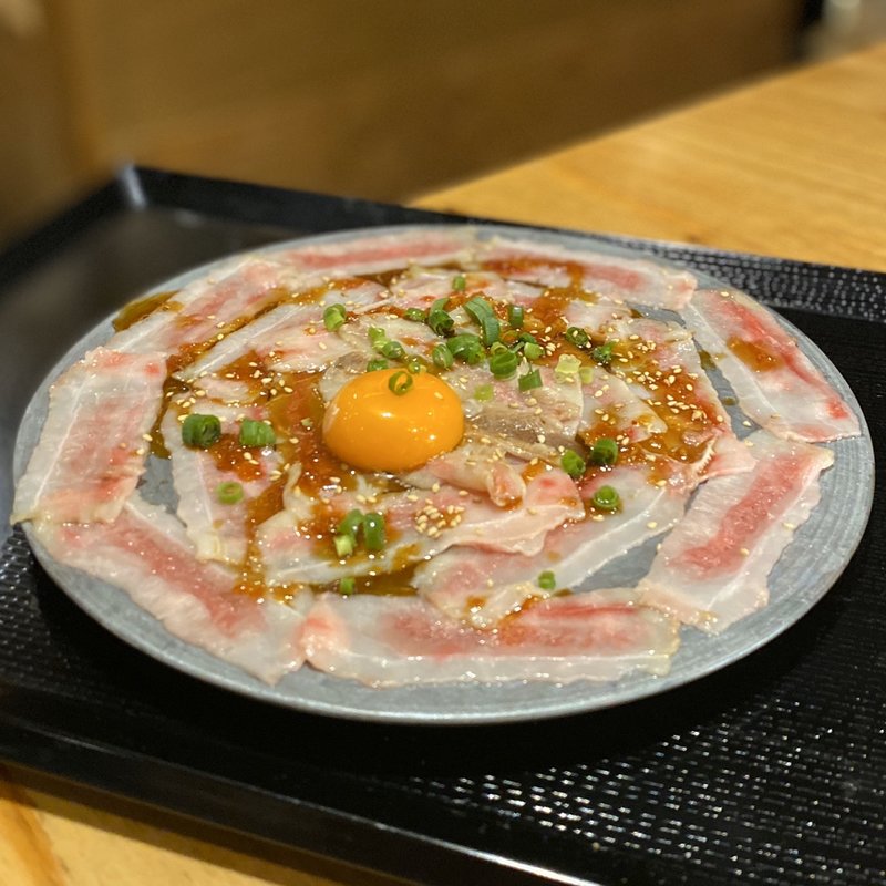 新型ローストビーフユッケ(大曽根焼肉 肉の夜市)