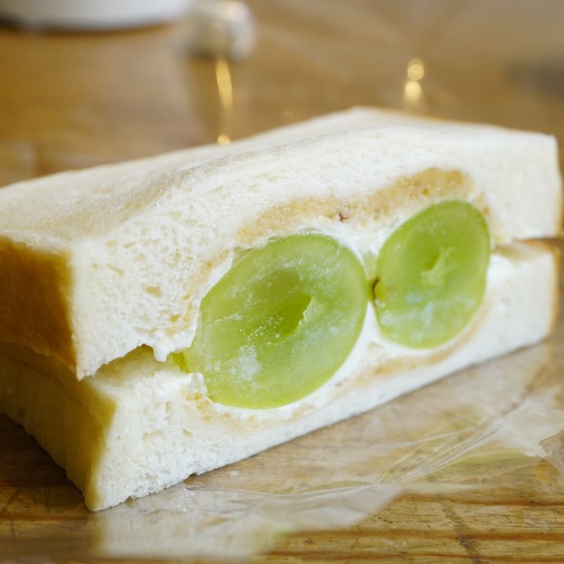 シャインマスカットとシャンパンレアチーズ(Viking Bakery F（バイキングベーカリー エフ）)