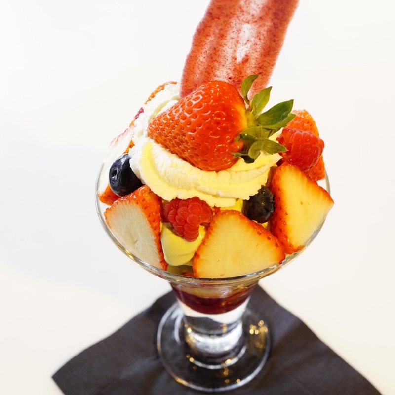 幻のいちご"なつみずき"(INITIAL Omotesando （イニシャル 表参道）)