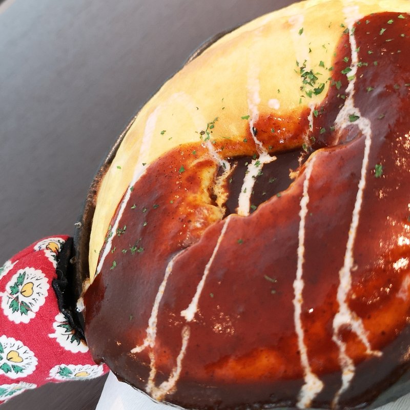 デミグラスソースオムライス(ビストロタマ)