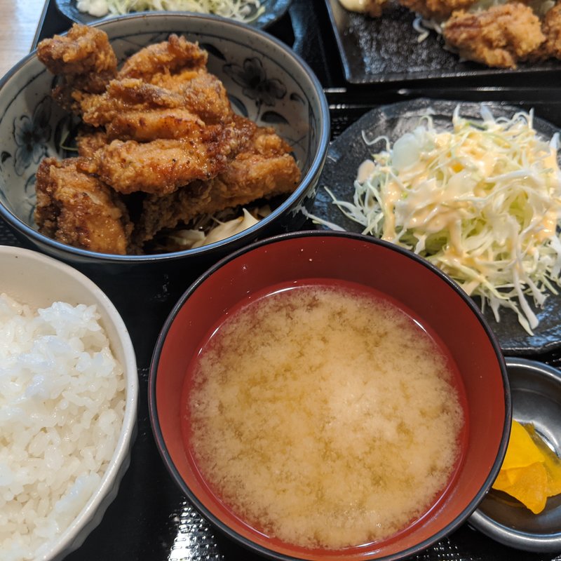 唐揚げ定食(日本酒と刺身 居酒屋 自遊 蒲田東口本店)