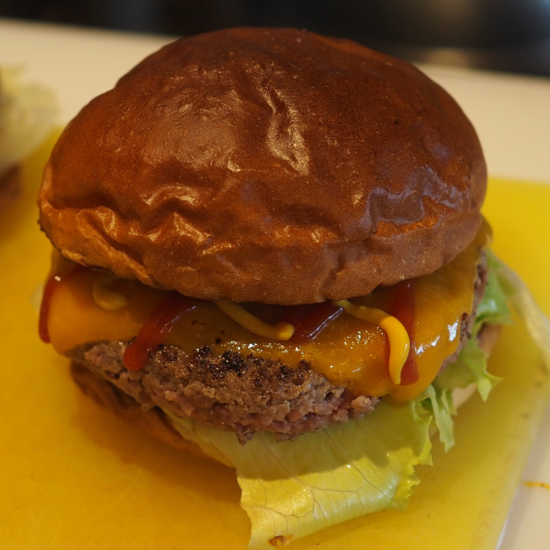 BLUE RARE CHEESE BURGER(アンティーミーバーガー)