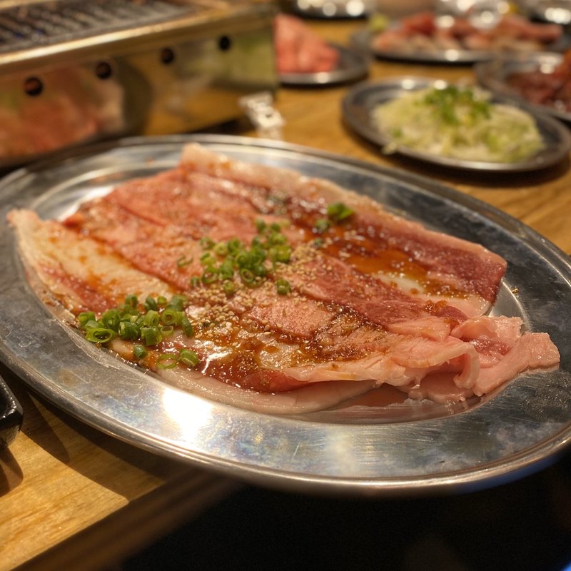 切り落とし大判カルビ(大曽根焼肉 肉の夜市)