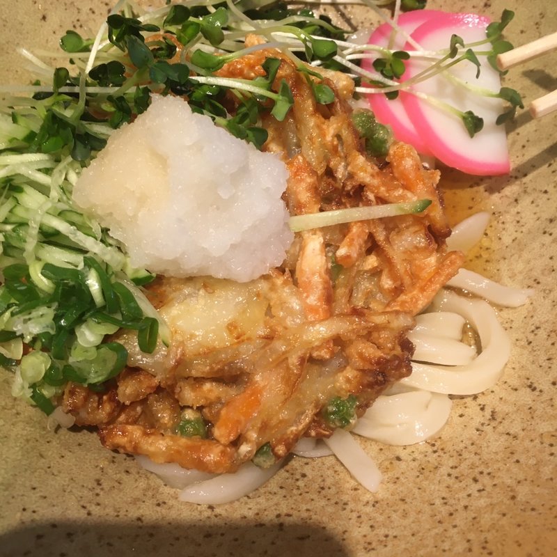 冷やしかき揚げうどん(お山のすぎの子)