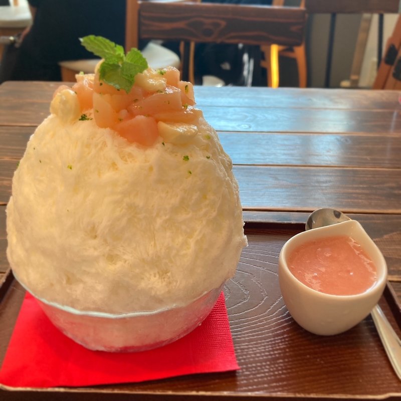 桃モッツアレラ(サカノウエカフェ )