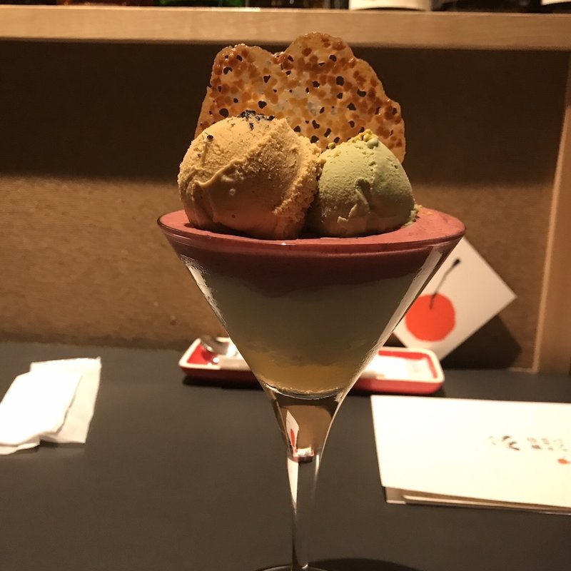 塩キャラメルとピスタチオ(パフェ、酒、珈琲「佐藤」)