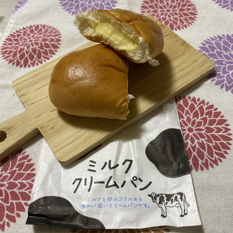 ミルククリームパン(パン工場 伊丹店 （Bread Factory）)