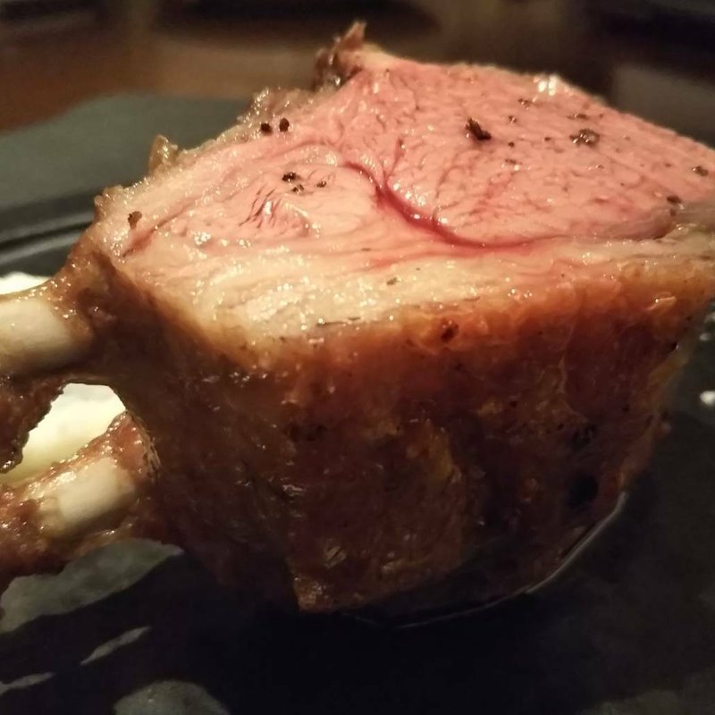 ラムチョップ(炭焼きステーキとワイン obiobi)