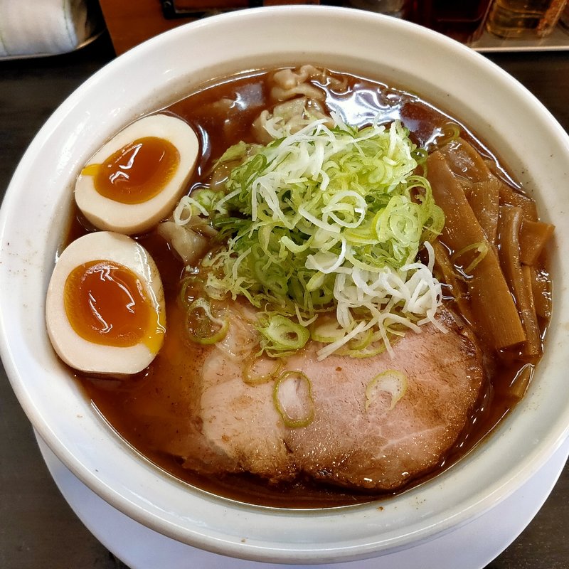 醤油味玉らーめん(ROOTS)