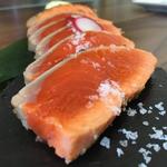 紅鮭の塩たたき　フランス産の天日塩で(鮭バル SalmonBear)