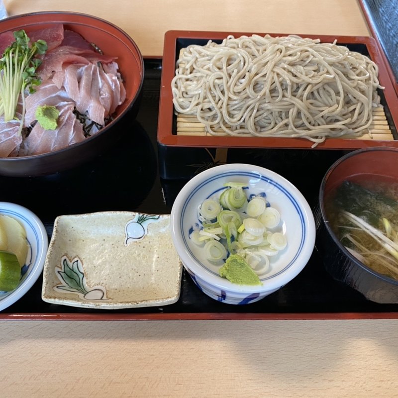 マグロ丼とそばセット(まるよ 東条店 )