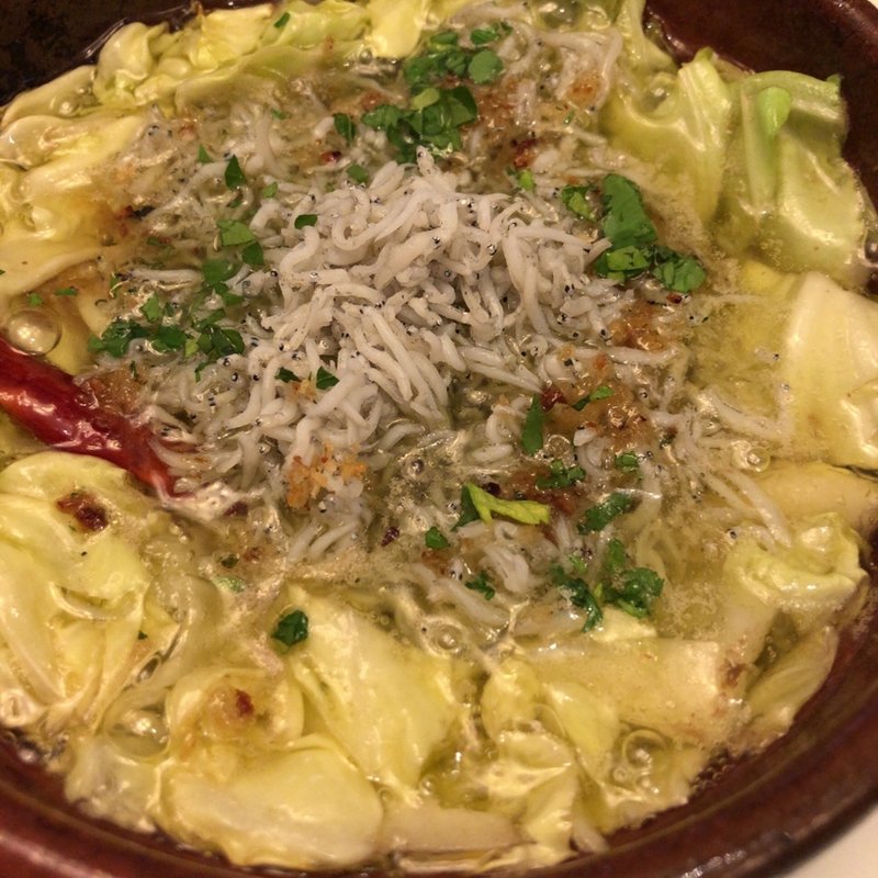 しらすとキャベツのアヒージョ(PIZZA SALVATORE CUOMO サブナード)