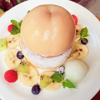 丸ごと桃コンポートのパンケーキ(MOGMOG （モグモグ）)