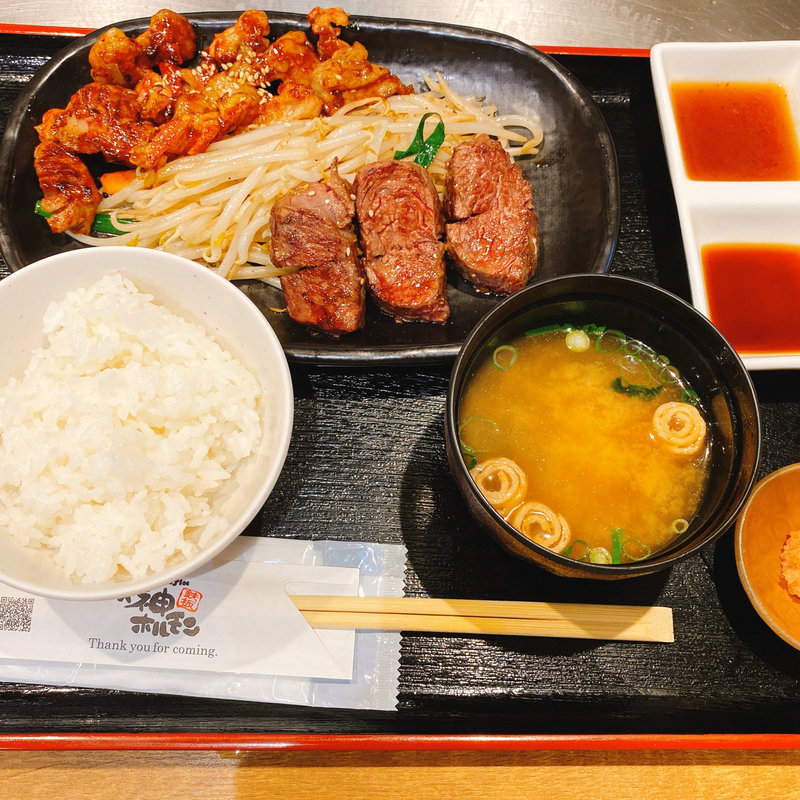 ホルモンとサガリの定食(鉄板焼天神ホルモン 総本店(旧ソラリアステージ店))