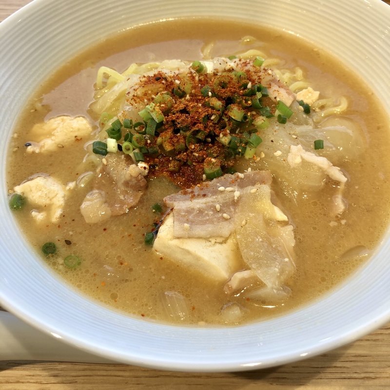 とん汁ラーメン(なおえつ良品食堂)