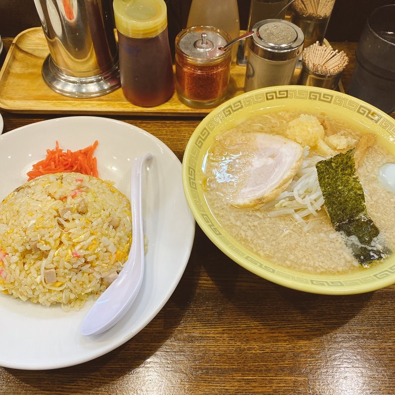 チャーハンとラーメン、トッピングニンニク(江川亭 小金井本店 （えがわてい）)