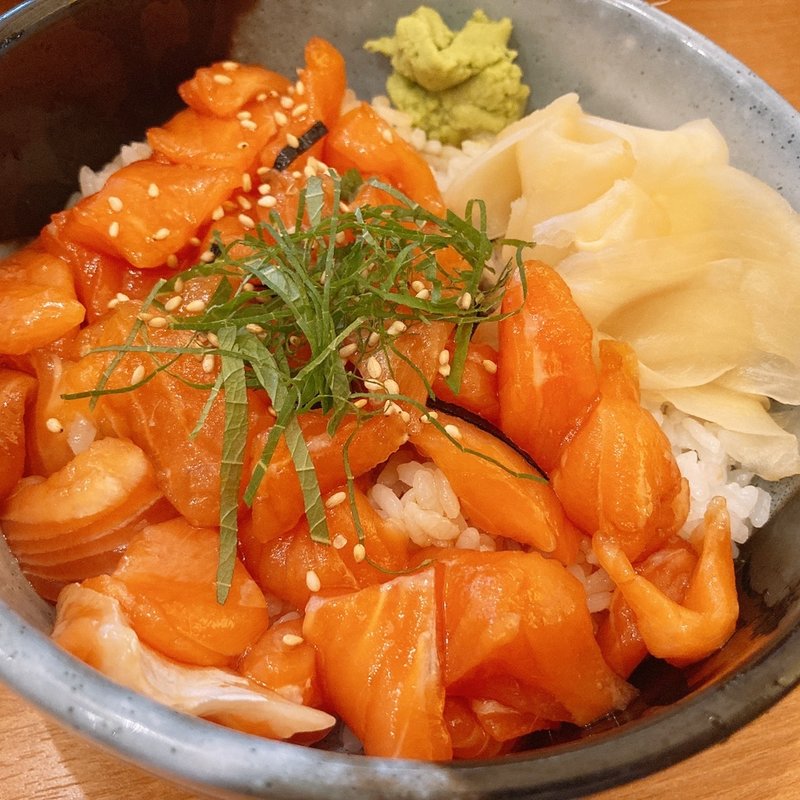 サーモン漬け丼(板前寿司新宿東宝ビル店 )