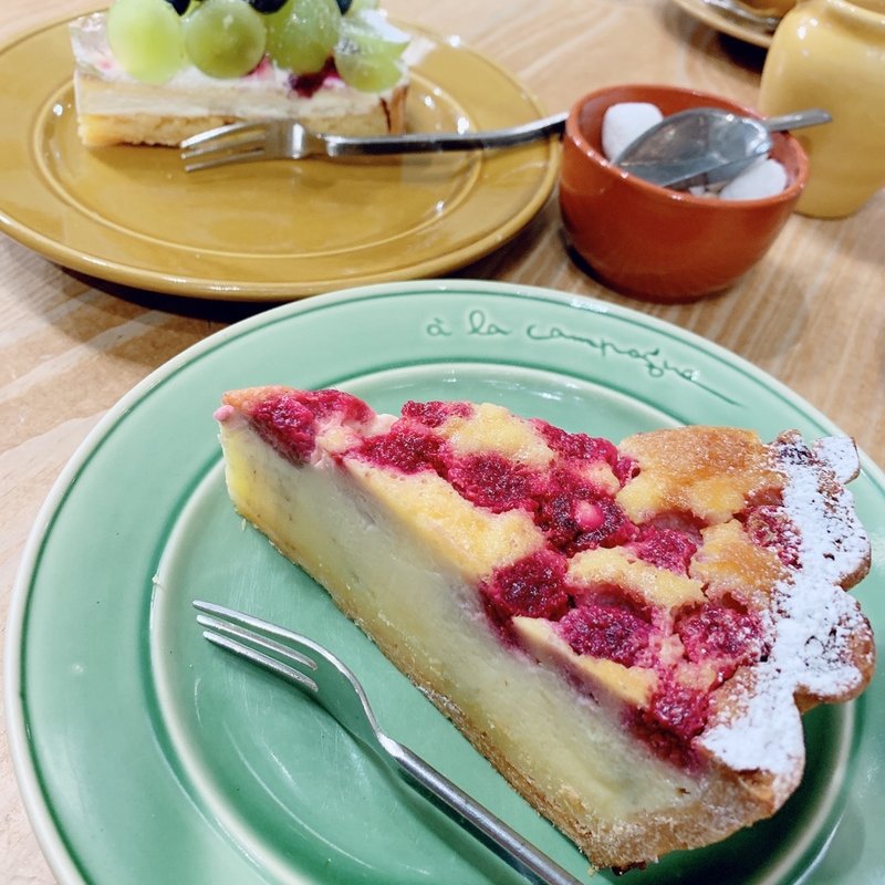 (ア・ラ・カンパーニュ北千住店1F)