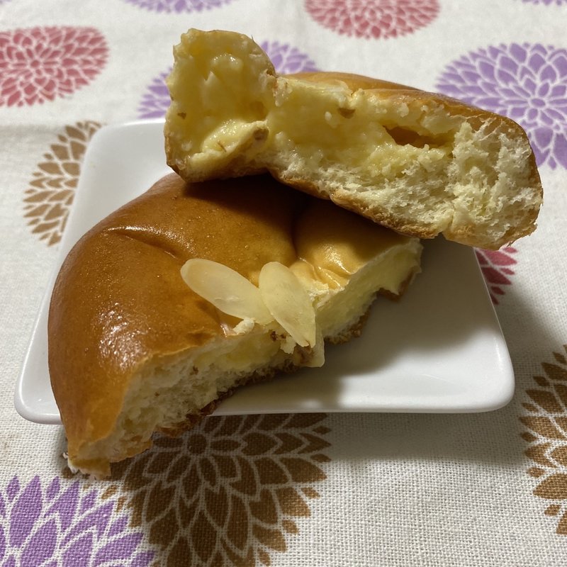 クリームパン(ぱんやジル)