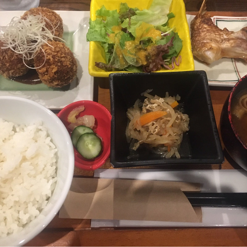 和風メンチカツ定食(ニエバナ （niebana）)