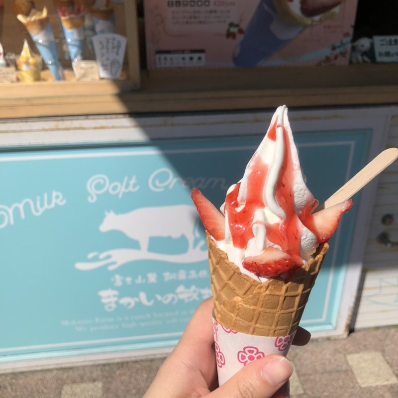 静岡いちごソフトクリーム(ワッフルコーン)(Milk Factory NEOPASA静岡上り)