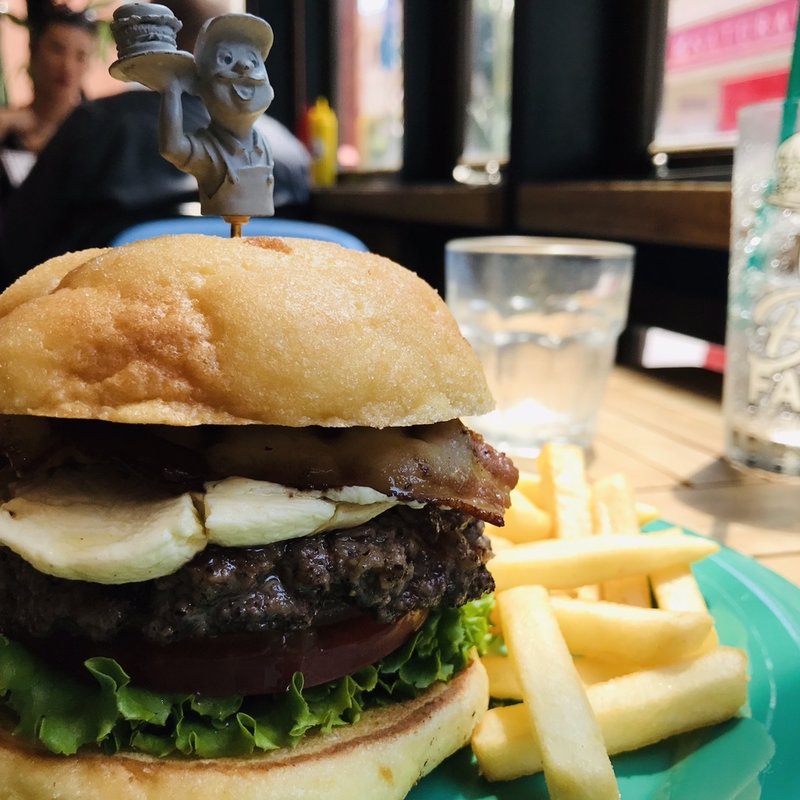 メロンパンベーコンクリームチーズバーガー(Burger Factory)