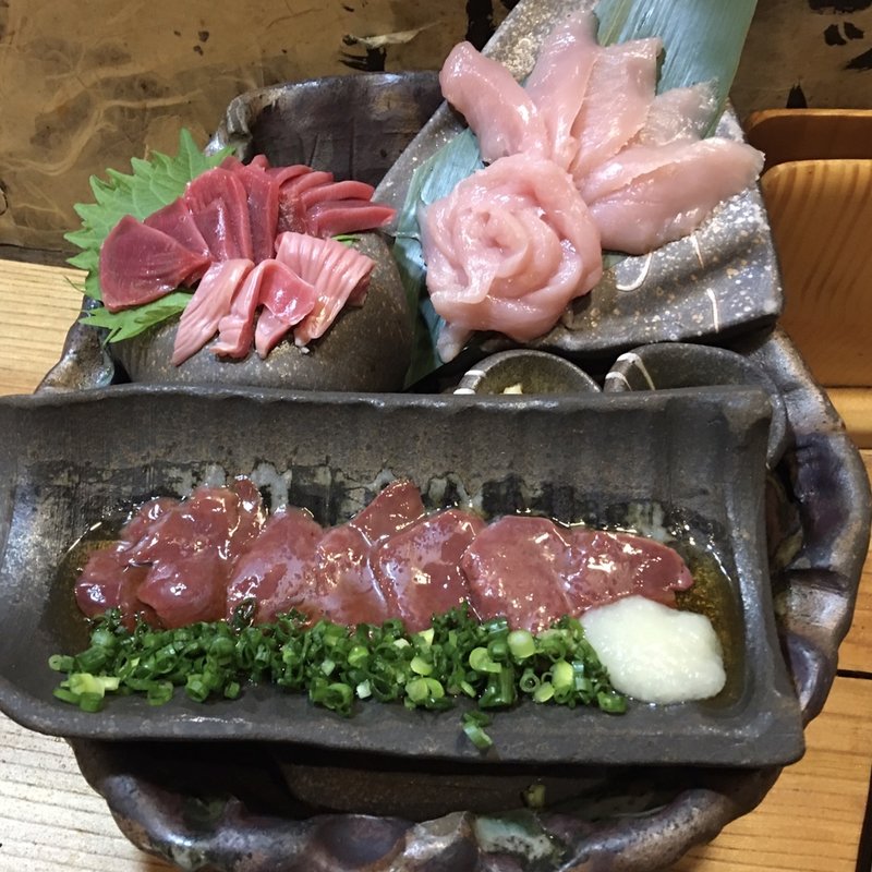 鶏刺　シャモロック3点盛り(天地を喰らふ )