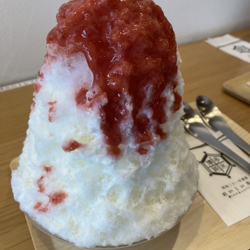 あまおうミルクかき氷プラス追加(おいしい氷屋 天神南店)