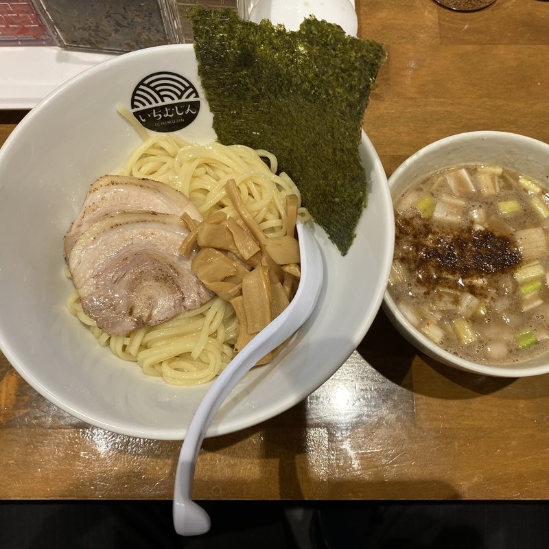 サンマ豚骨つけ麺(とんこつらぁめん いちむじん)