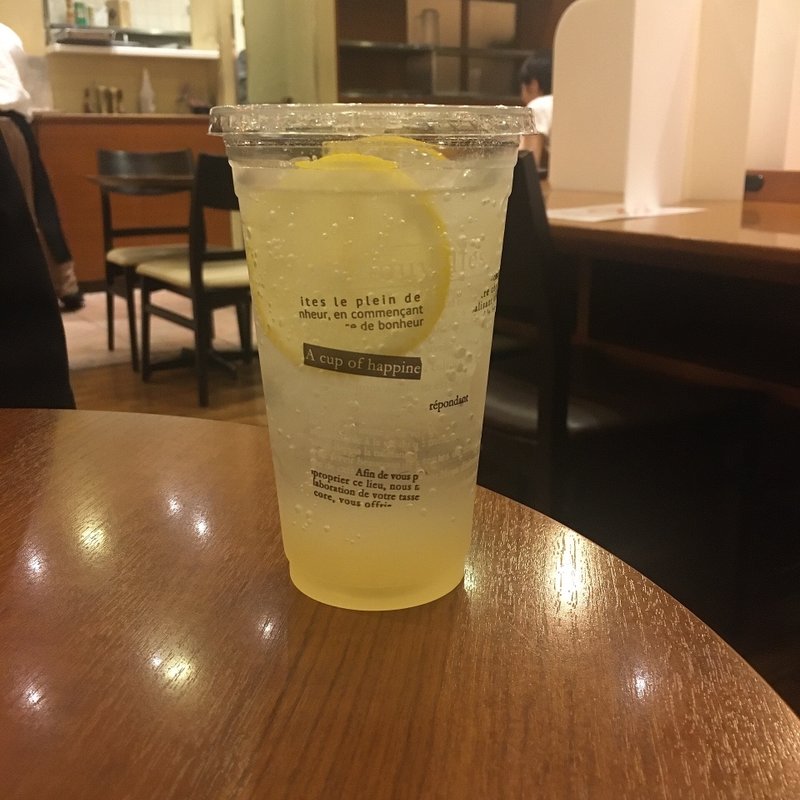 すっきり爽やかレモンスカッシュ(カフェドクリエ)