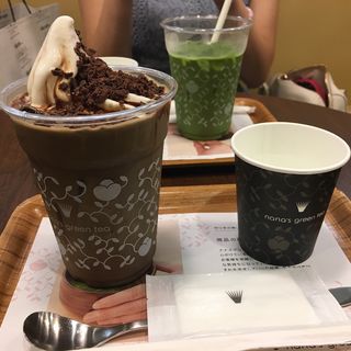 ほうじ茶チョコクランチソフトクリームラテ(ナナズグリーンティー イオンモール岡崎店 （nana's green tea）)