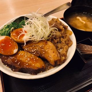 牛と味玉の豚角煮丼(期間限定)(松屋 狭山根岸店 )