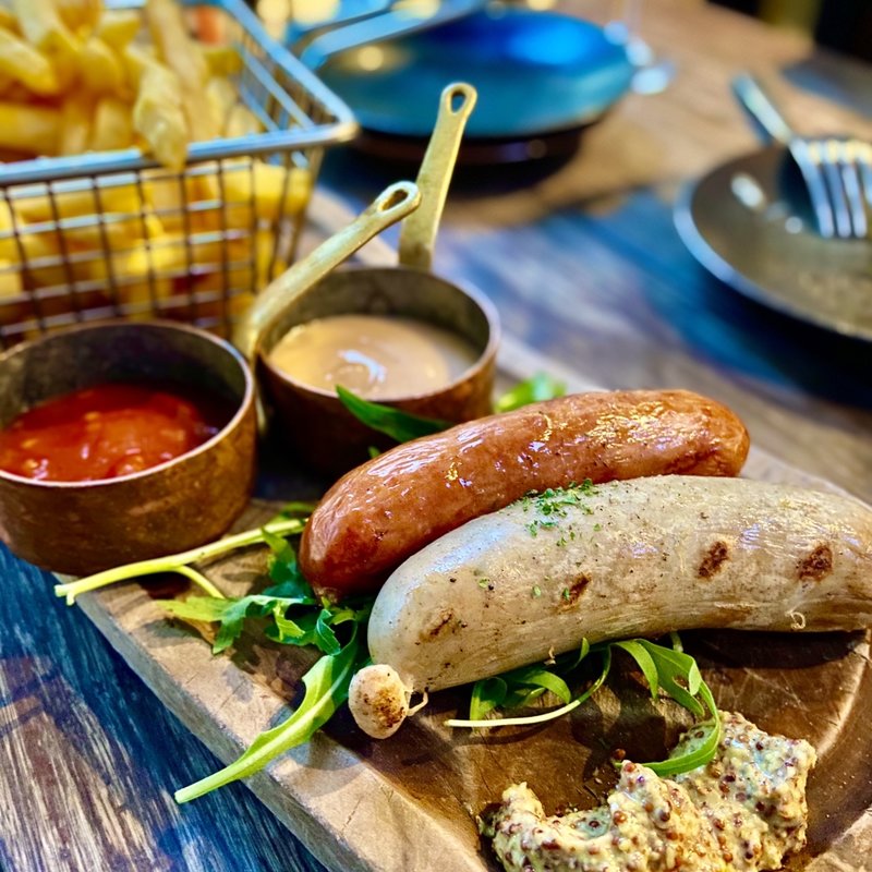 ドイツ産ソーセージとフライドポテト盛り合わせ(ブッチャーリパブリック ユナイテッド)