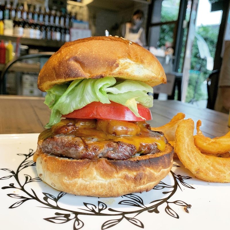 スパイシー海老チーズバーガー(folk burgers&beers)