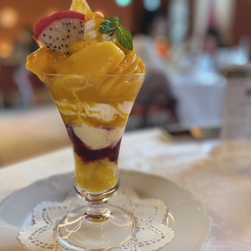 マンゴーパフェ(資生堂パーラー 銀座本店レストラン)