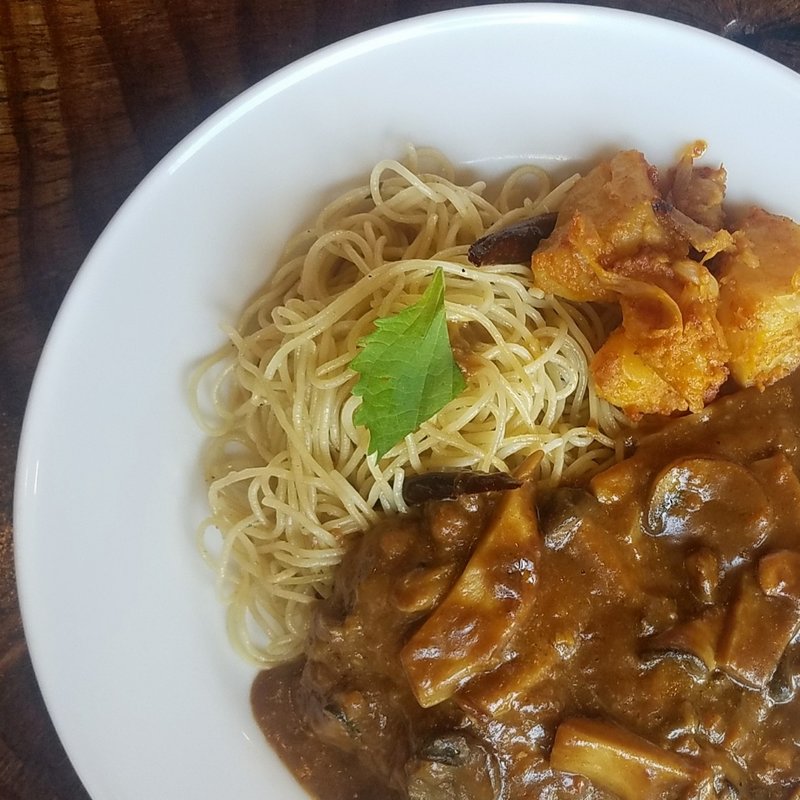 チキンのカルカッタ風煮込みカレーソース(ラ・タベルナ )