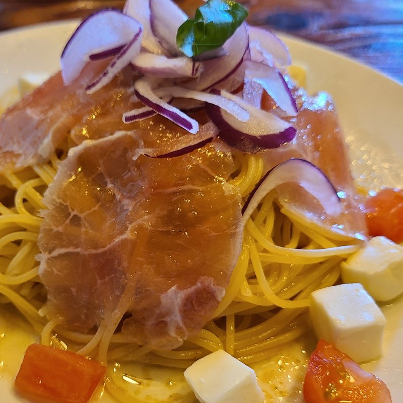 生ハムとアボカド入り冷製スパゲティ(ラ・タベルナ )