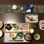 朝食